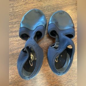 Black Capezio pedini femme dance shoe